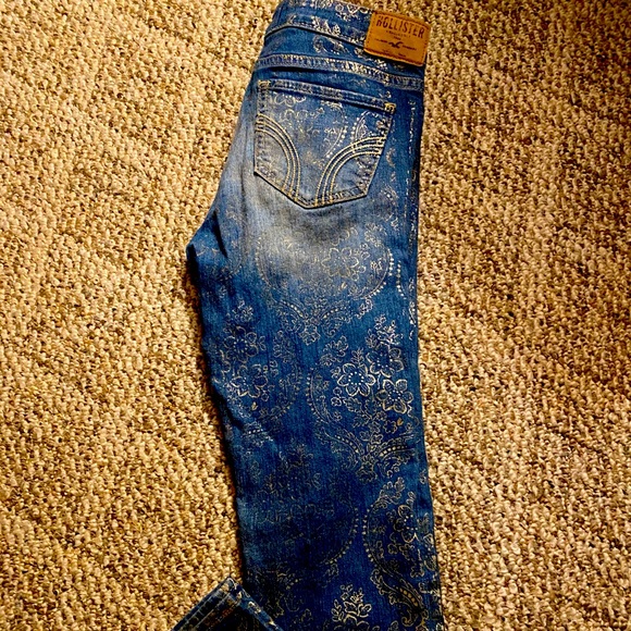 Size 3 Hollister Jeans - Picture 1 of 2
